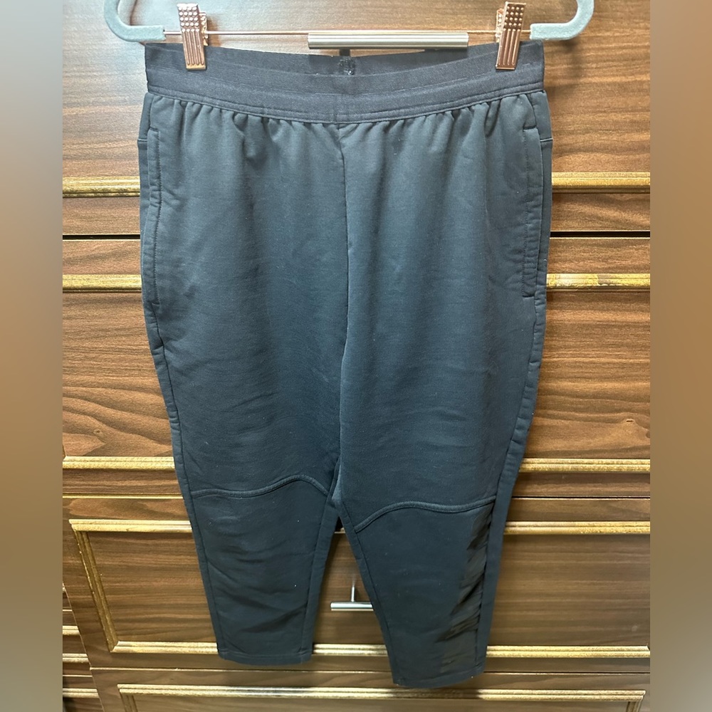Gymshark Crop 19.5” Sweatpants Size Small